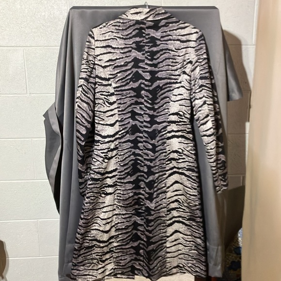 Animal print long coat. Shape FX brand. Size 4. Like new. - Picture 3 of 5